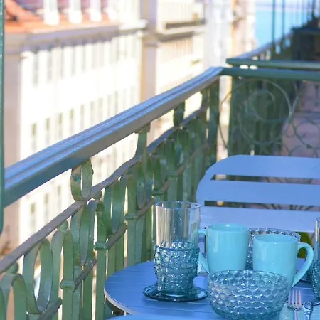 Silver Side River Apartment *